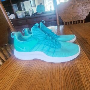 Nike Women’s Shoes Sneakers Running tennis shoes Size 8
